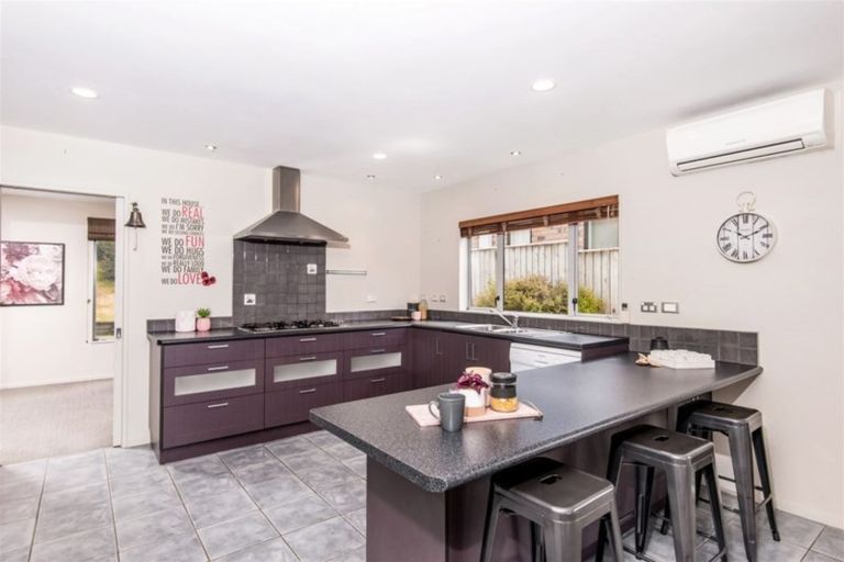 Photo of property in 71 Amesbury Drive, Churton Park, Wellington, 6037