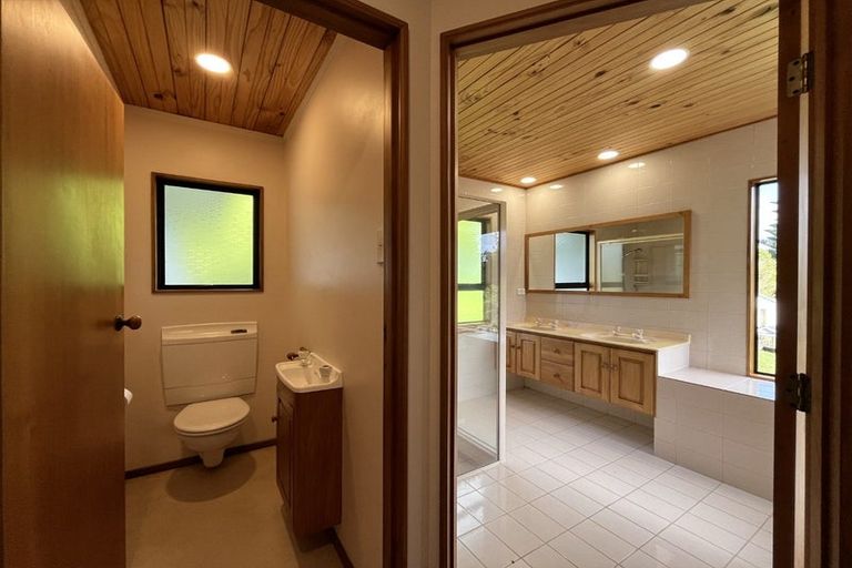 Photo of property in 6 Bushview Place, Upper Vogeltown, New Plymouth, 4310