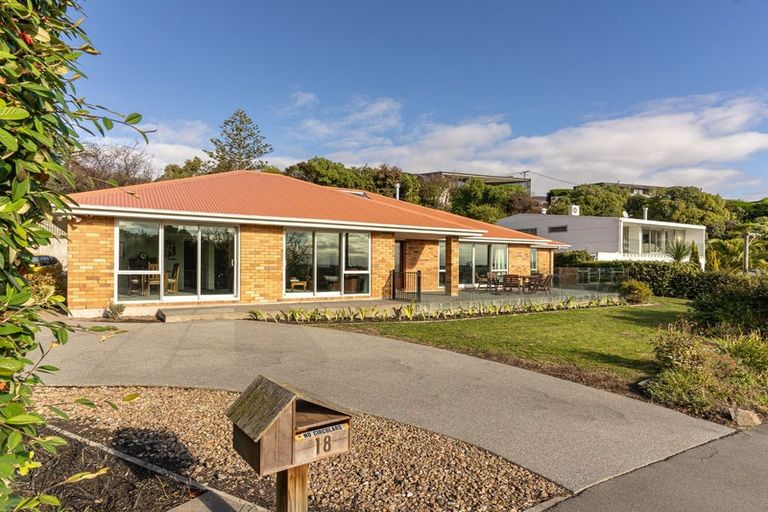 Photo of property in 18 Saint Andrews Hill Road, Mount Pleasant, Christchurch, 8081