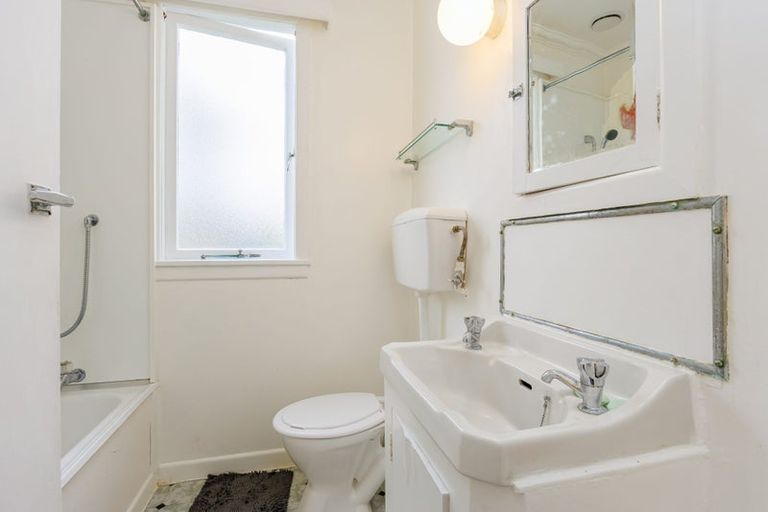 Photo of property in 2/48 Churchill Road, Murrays Bay, Auckland, 0630