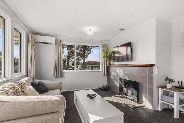 Photo of property in 35 Beauzami Crescent, Ascot Park, Porirua, 5024