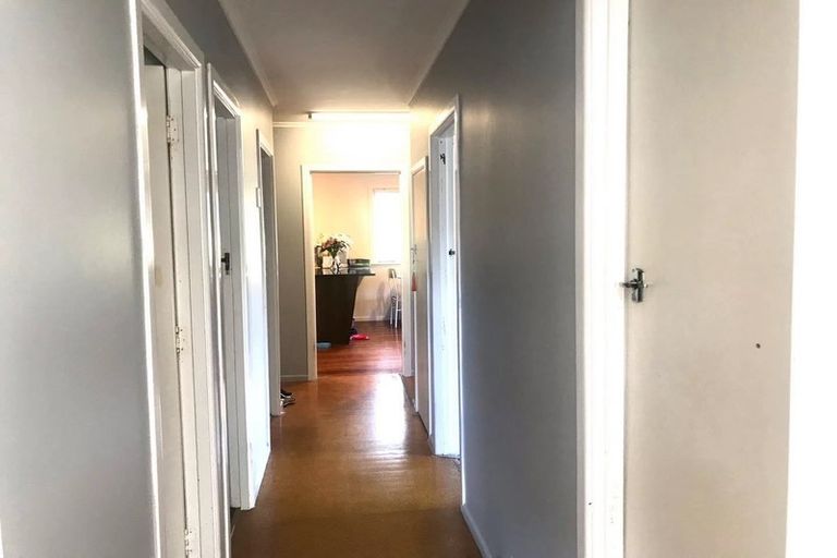 Photo of property in 27 Kohekohe Street, New Lynn, Auckland, 0600