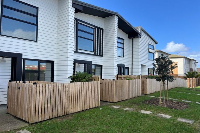 Photo of property in 160 Mcleod Road, Te Atatu South, Auckland, 0610
