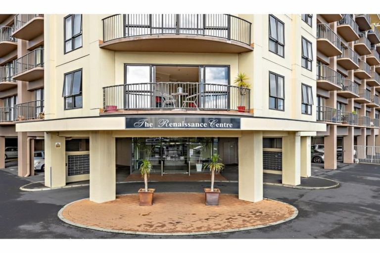 Photo of property in 1g/18 Ronwood Avenue, Manukau, Auckland, 2104