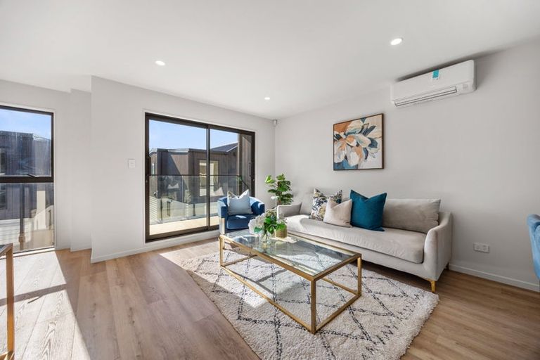 Photo of property in 10b Prince Regent Drive, Half Moon Bay, Auckland, 2012