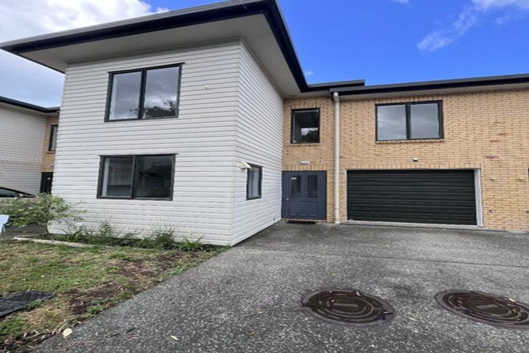 Photo of property in 4 Barnea Circle, Glen Eden, Auckland, 0602