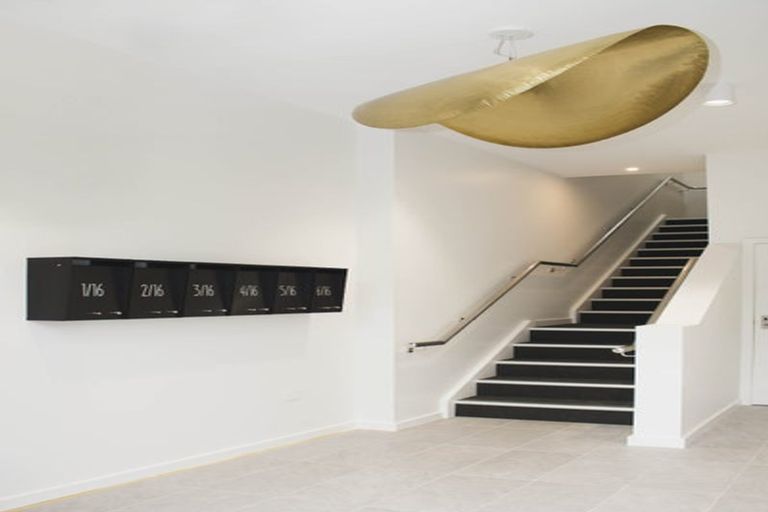 Photo of property in 1/16 Home Street, Mount Victoria, Wellington, 6011