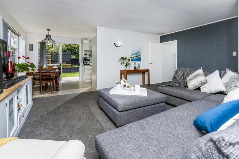 Photo of property in 42 Hellyers Street, Birkdale, Auckland, 0626