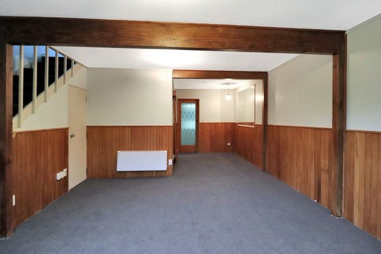 Photo of property in 24 Wagon Road, Stokes Valley, Lower Hutt, 5019