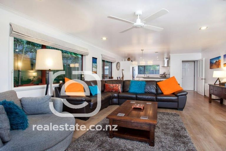 Photo of property in 13 Shah Place, Glen Eden, Auckland, 0602