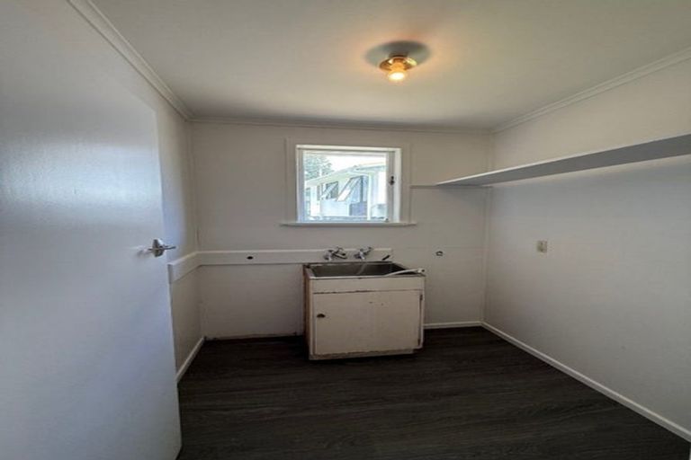 Photo of property in 5 Lynwood Road, New Lynn, Auckland, 0600