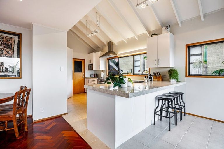 Photo of property in 153 Luckens Road, West Harbour, Auckland, 0618