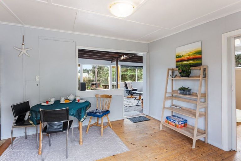 Photo of property in 16 Arthur Street, Waikawa Beach, Levin, 5573