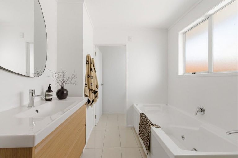 Photo of property in 21 Seaspray Drive, Mount Maunganui, 3116