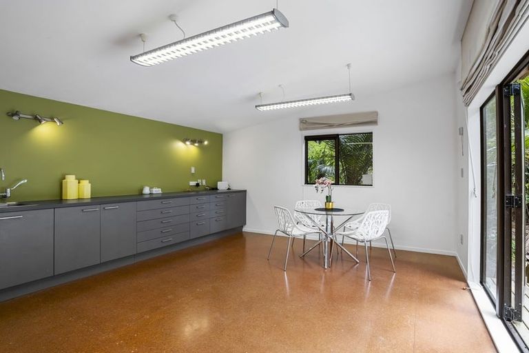 Photo of property in 40 Lone Kauri Road, Karekare, New Lynn, 0772