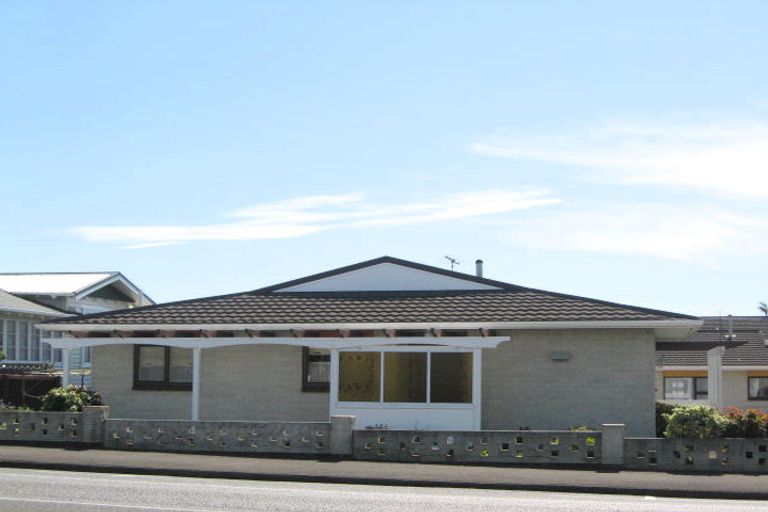 Photo of property in 1/152 Saint Aubyn, New Plymouth, 4310