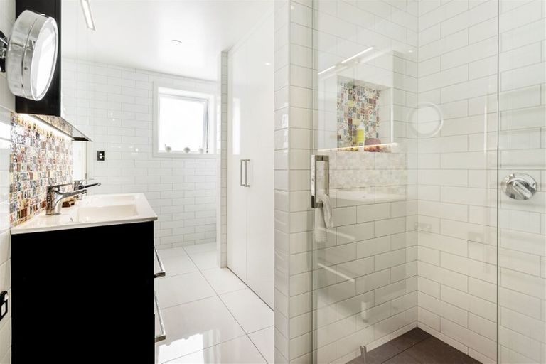 Photo of property in 53 Taikata Road, Te Atatu Peninsula, Auckland, 0610