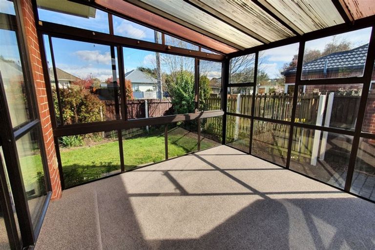 Photo of property in 44 Pinehurst Crescent, Russley, Christchurch, 8042