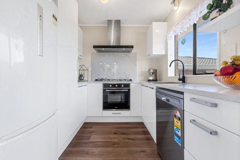 Photo of property in 1/4 Spring Grove, Henderson, Auckland, 0612