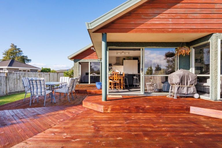 Photo of property in 5 Abby Road, Fitzherbert, Palmerston North, 4410