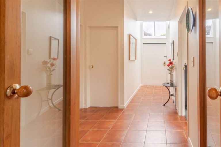 Photo of property in 290 Withells Road, Avonhead, Christchurch, 8042