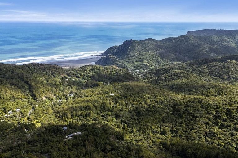 Photo of property in 62 Lone Kauri Road, Karekare, Auckland, 0772