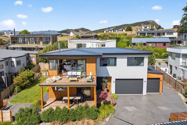 Photo of property in 8 Landsborough Lane, Wanaka, 9305