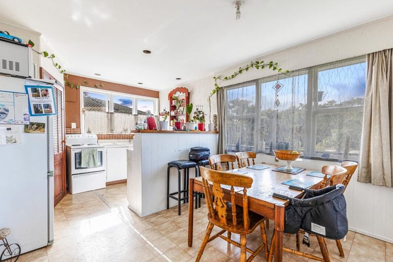 Photo of property in 28 Helena Street, Massey, Auckland, 0614