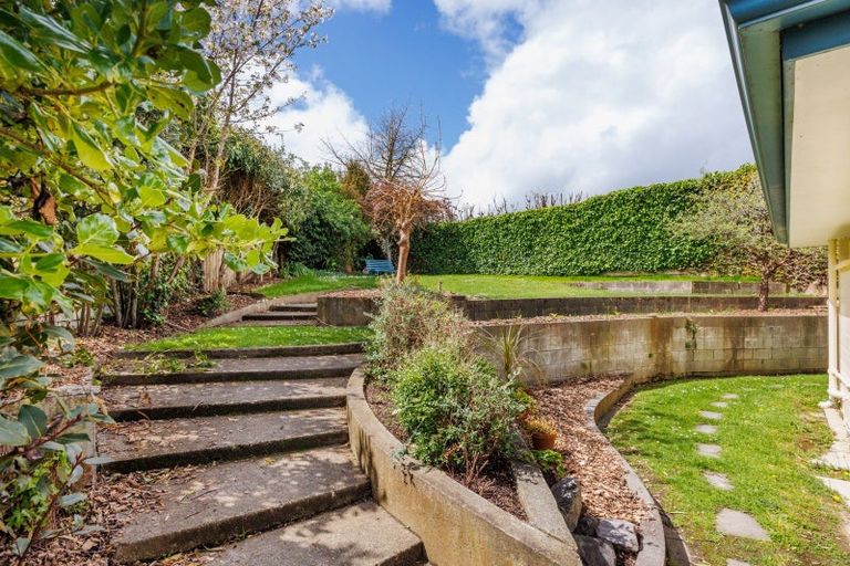 Photo of property in 17 Chilton Grove, Hokowhitu, Palmerston North, 4410