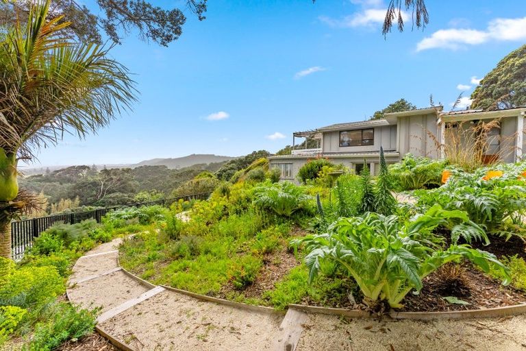 Photo of property in 27 Domain Crescent, Muriwai, Waimauku, 0881