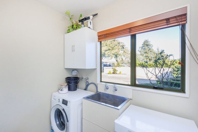 Photo of property in 5 Abby Road, Fitzherbert, Palmerston North, 4410