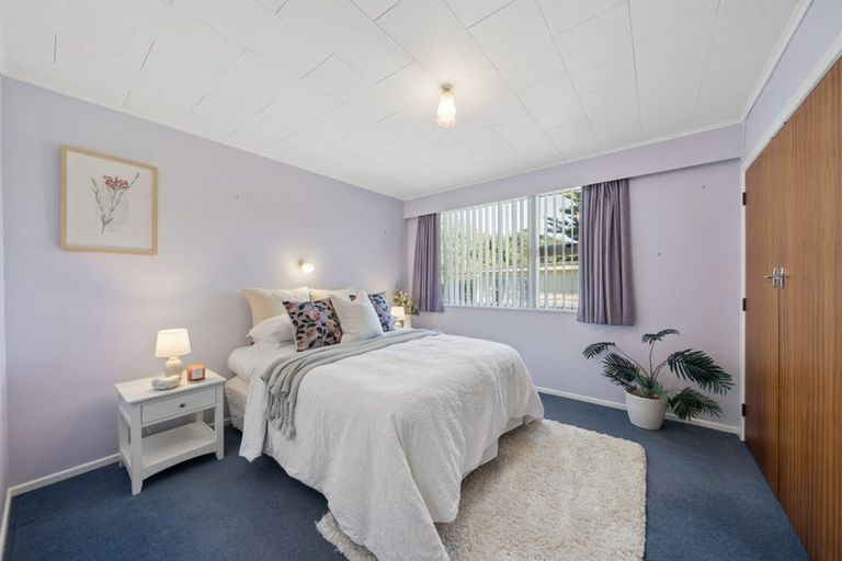 Photo of property in 2/210 Newlands Road, Newlands, Wellington, 6037