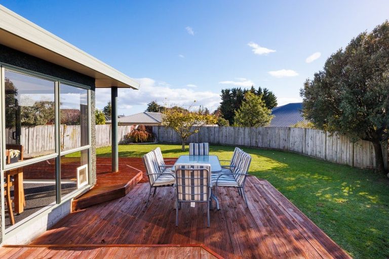 Photo of property in 5 Abby Road, Fitzherbert, Palmerston North, 4410