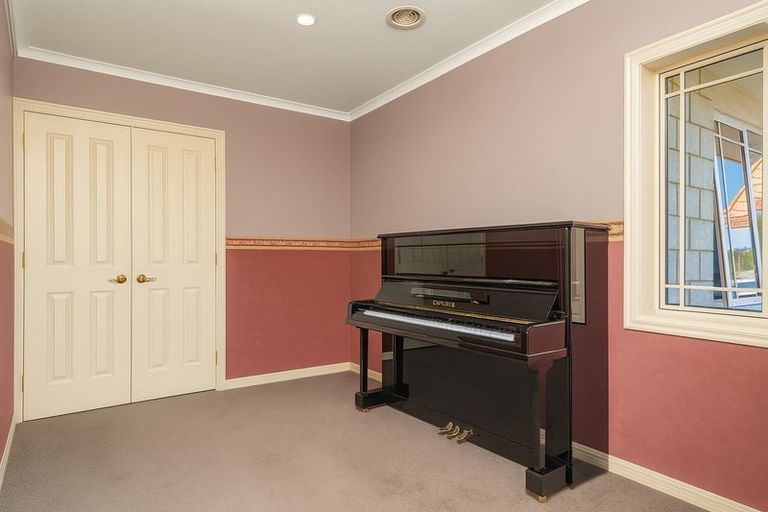 Photo of property in 85 Emerald Hill Drive, Birchville, Upper Hutt, 5018