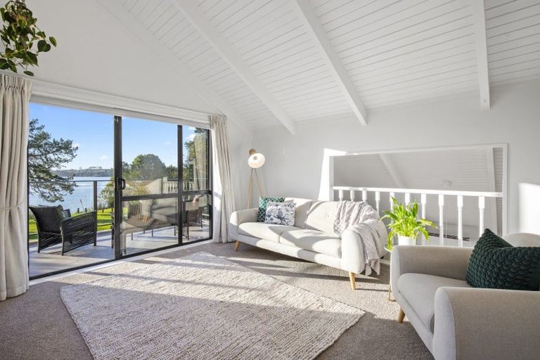 Photo of property in 5 Godwit Place, Waiuku, 2123