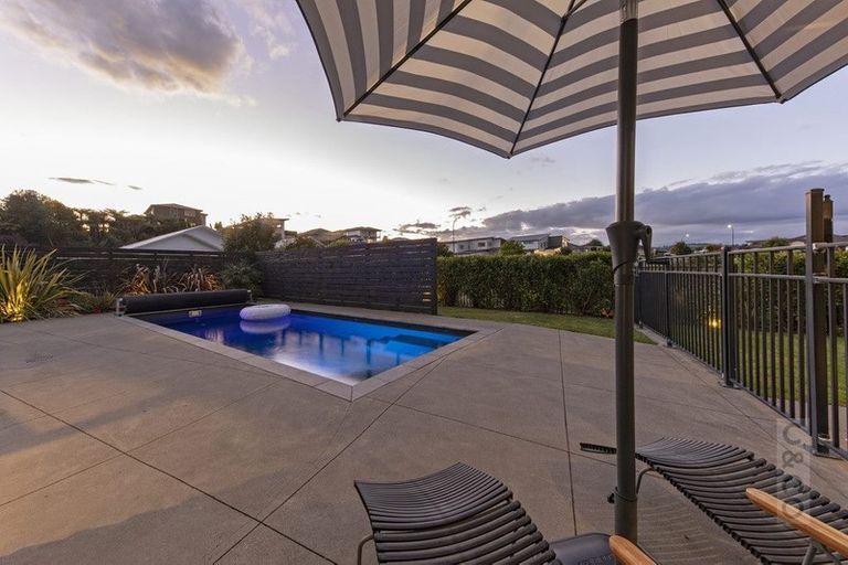 Photo of property in 1 Nikau Way, Riverhead, 0820