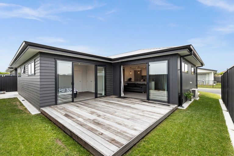 Photo of property in 23 Cassin Place, Taradale, 4112