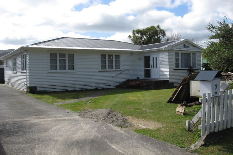 Photo of property in 7 Hine Road, Wainuiomata, Lower Hutt, 5014