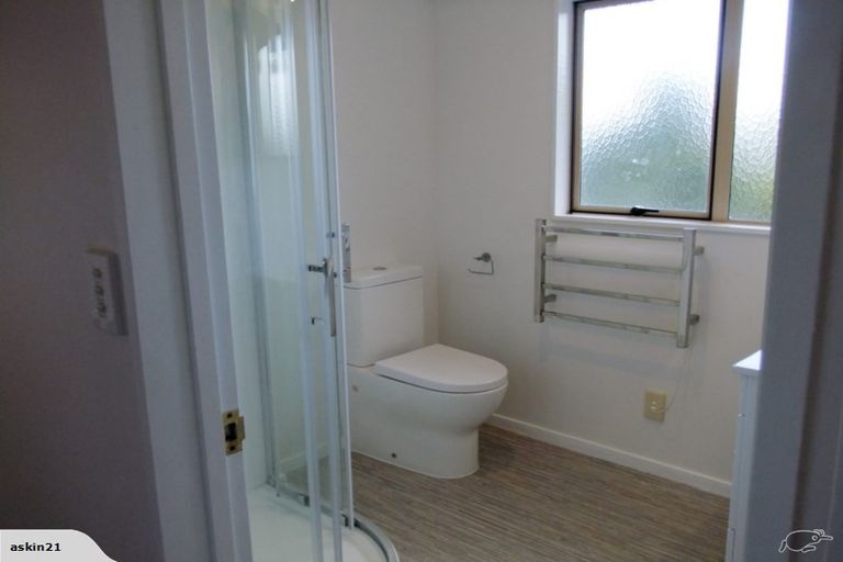 Photo of property in 21 Redfern Lane, Glenfield, Auckland, 0629