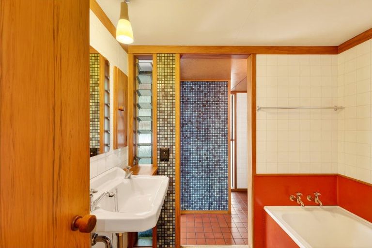 Photo of property in 122a Chaucer Road, Hospital Hill, Napier, 4110