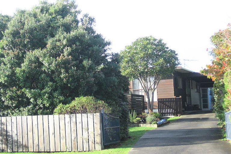 Photo of property in 82 Gray Avenue, Paraparaumu Beach, Paraparaumu, 5032