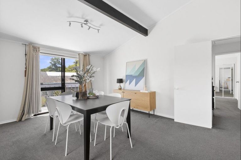 Photo of property in 73 Gilbass Avenue, Hamilton Lake, Hamilton, 3204