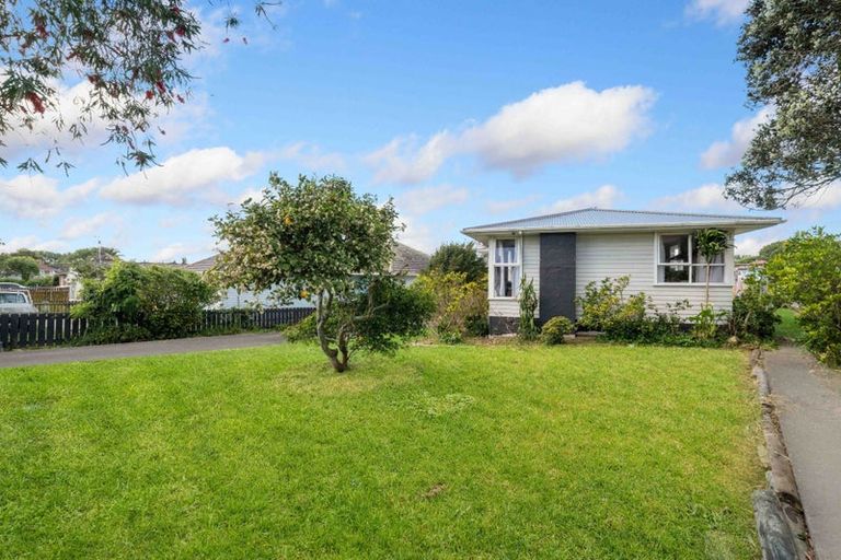 Photo of property in 26 Sandbrook Avenue, Otara, Auckland, 2023