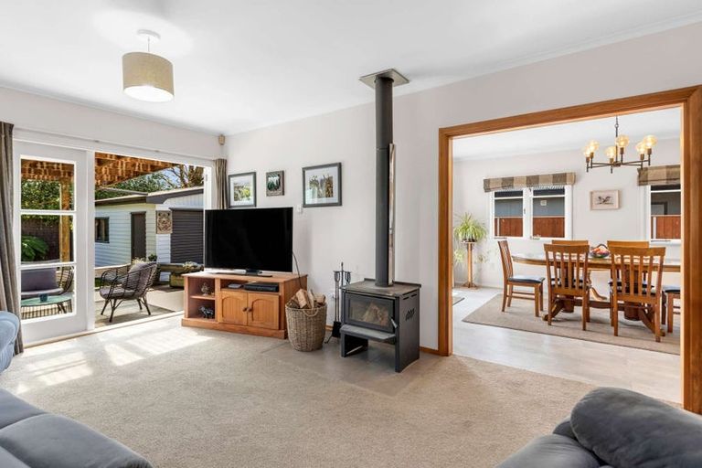 Photo of property in 33 Winston Avenue, Hokowhitu, Palmerston North, 4410