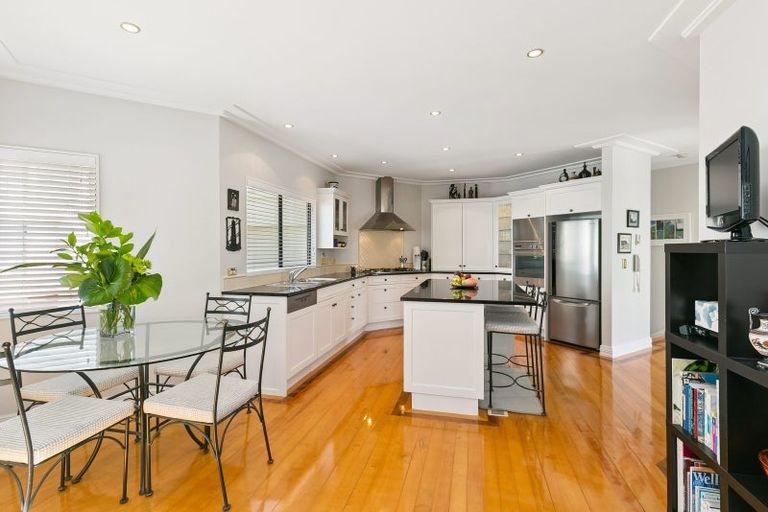 Photo of property in 3/22 Oriental Terrace, Oriental Bay, Wellington, 6011