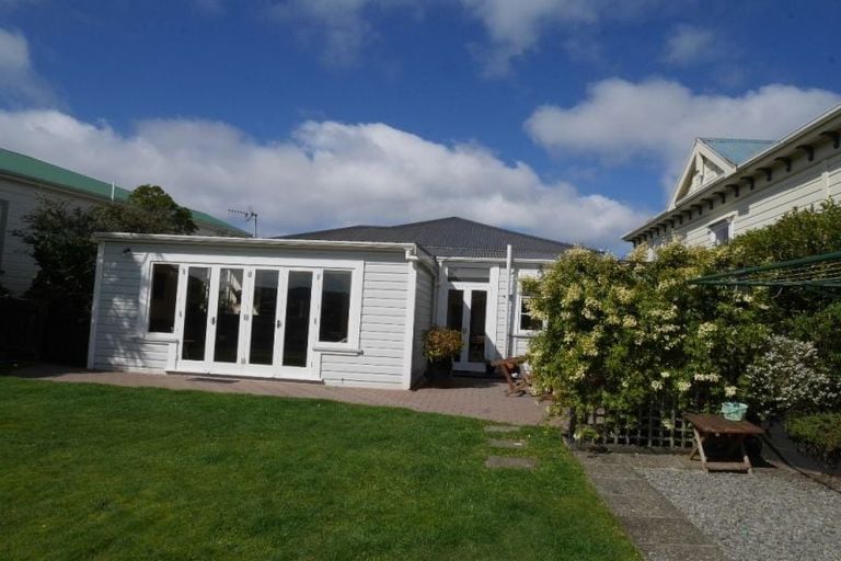 Photo of property in 152 Kelburn Parade, Kelburn, Wellington, 6012