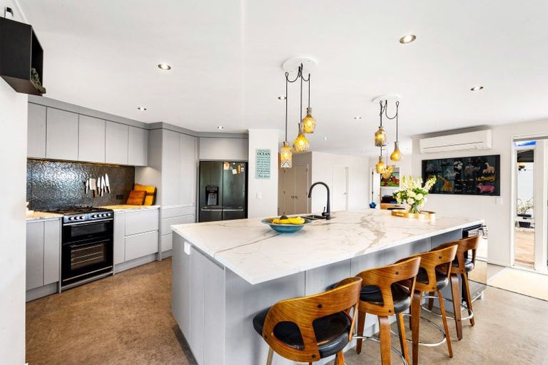 Photo of property in 15 Woodford Heights, Havelock North, 4130