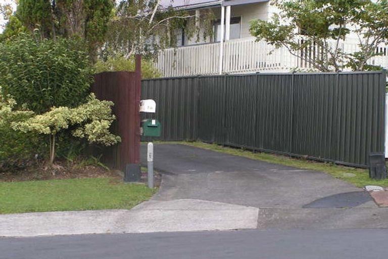 Photo of property in 18 Raelene Place, Massey, Auckland, 0614