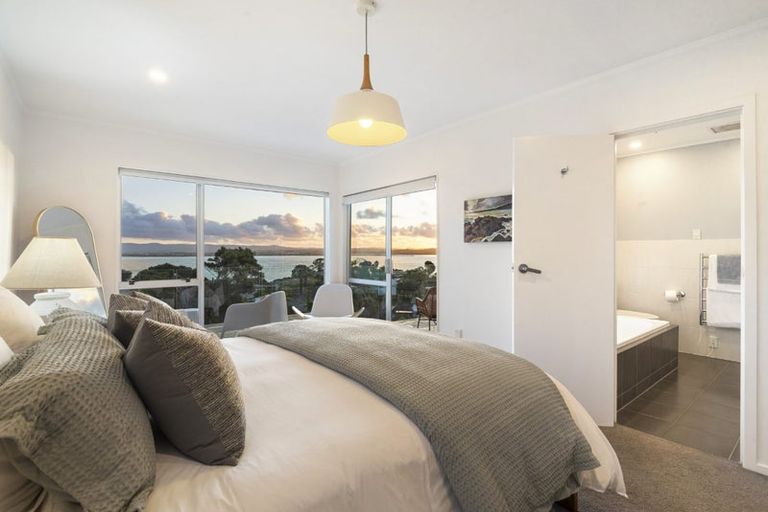 Photo of property in 1/106 Island Bay Road, Beach Haven, Auckland, 0626