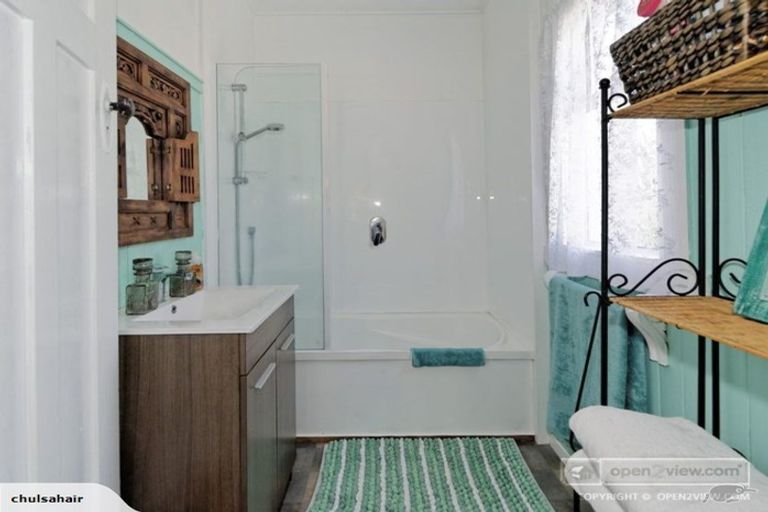 Photo of property in 52 Newington Road, Henderson, Auckland, 0612